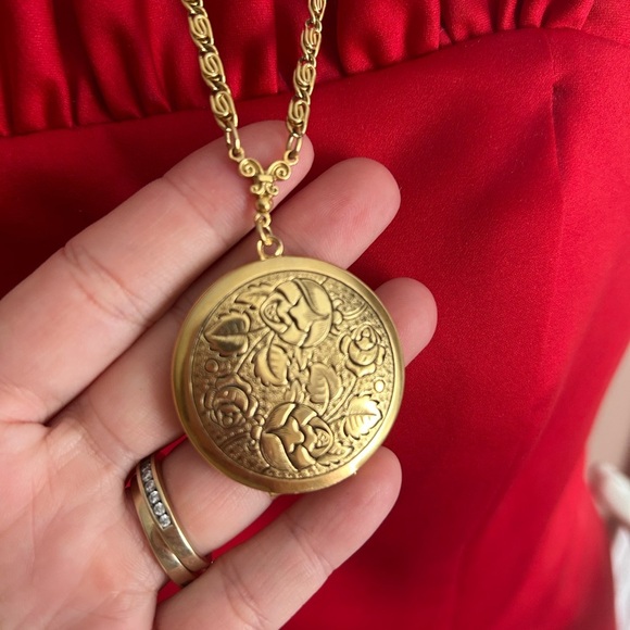 1928 vintage Elegant Gold Floral Pendant LOCKET Necklace 😌 - Picture 6 of 7